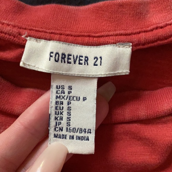 red distressed crop top - Picture 2 of 2